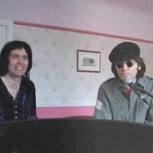 John Lennon & Freddie Mercury sing IMAGINE (UK 2008)
