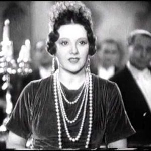 SWING+SCHLAGER+FALSCHHEIT: Franciska Gaal - Kleine entzückende Frau - Filmfragment aus "Csibi, der Fratz" (AT 1933)
