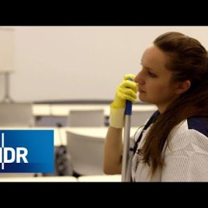 NDR+DOKU+7 TAGE: Putzkolonne - Arbeitsalltag als Reinigungskraft (DE 2013)