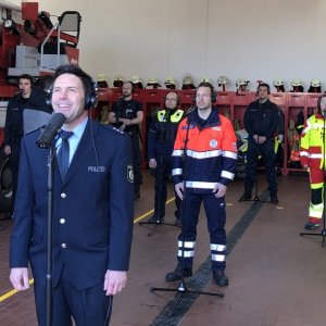 CORONA+AKTION+LIED+FEUERWEHR: „zusammen“ Initiative der Feuerwehren-Stadt-StädteRegion & Polizei Aachen mit Oliver Schmitt (DE 2020)