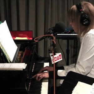 JAZZ+SWING+LADY+SATIRE: Karen Mantler - I can't afford my Lawyer (WNYC's Spinning On Air US 2014)
