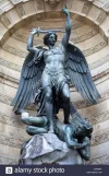 saint-michael-brunnen-paris-frankreich-erzengel-michael-und-dem-teufel-dxn96t.webp