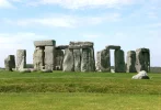 stonehenge,_salisbury_retouched.jpg