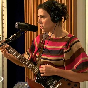 ART+POP+SPACE+ROCK+FOLK+ELECTRONIC+FEMALE+LIVE: Laetitia Sadier - Find me the Pulse of the Universe (Live at KCRW US 2012)